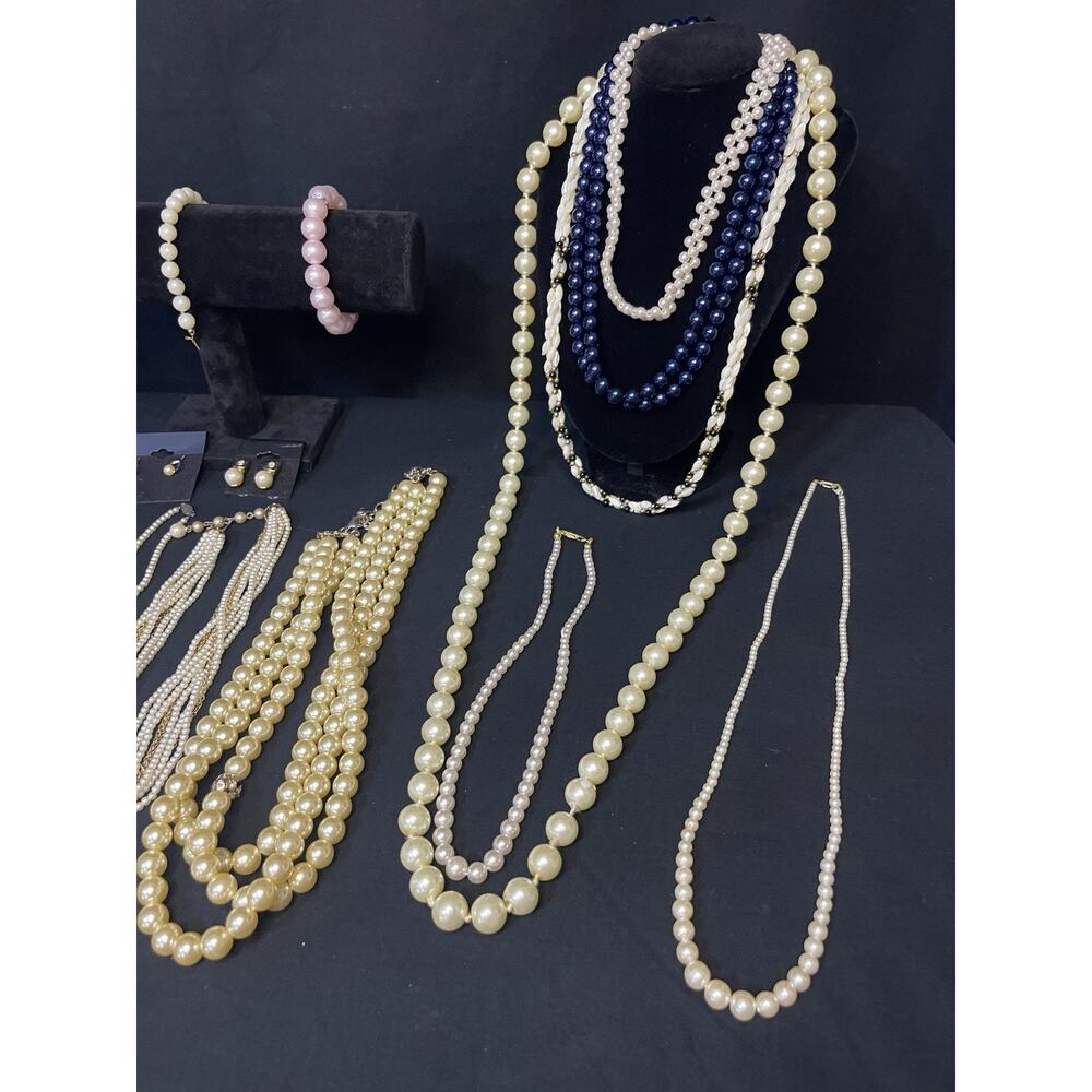 Vintage To Now Pearl Jewelry Lot Necklaces Earrings Bracelets 24 Items - Picture 2 of 11